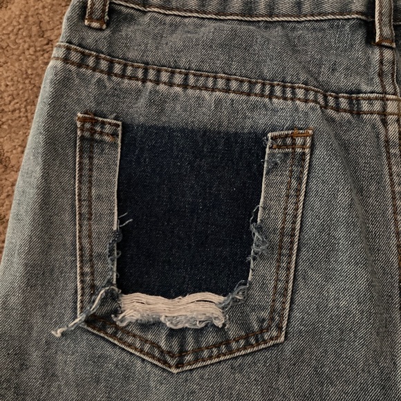 Oversized distressed shorts - Picture 5 of 5